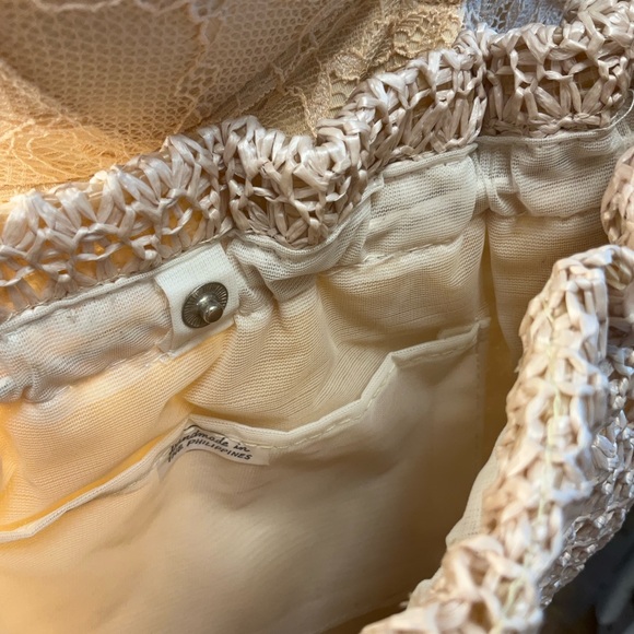 VINTAGE Macrame Bag Medium Size Shoulder Beads Snap Top Embroidery Wood Cream - Picture 6 of 9